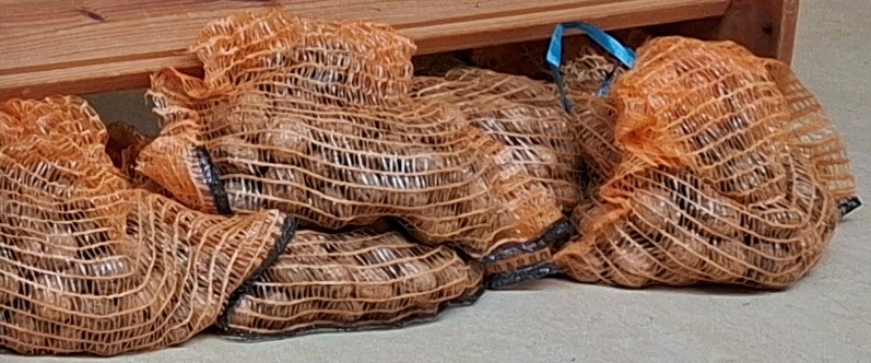 Säcke mit Walnüssen
